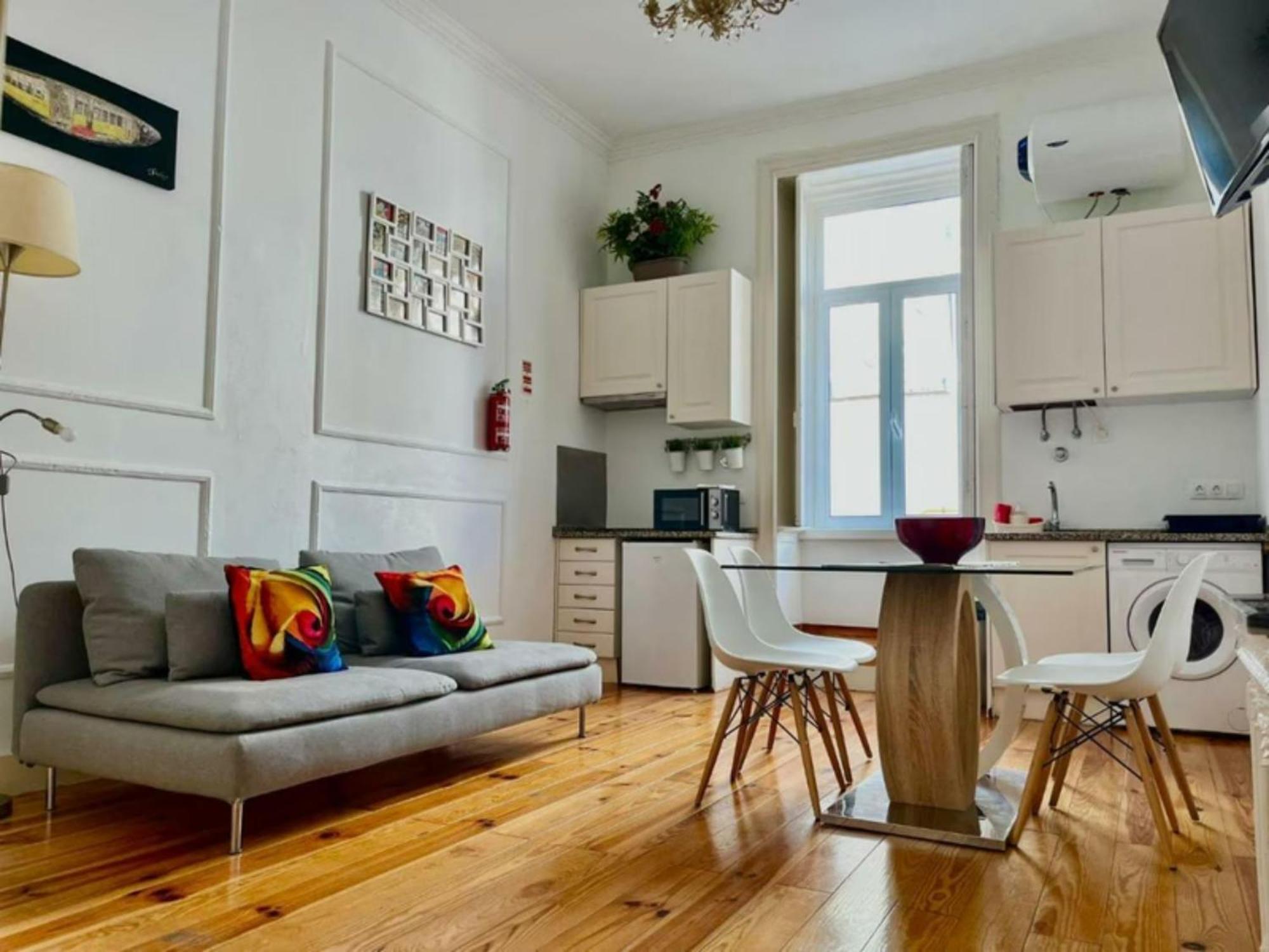 2 Bedroom Located Heart Of