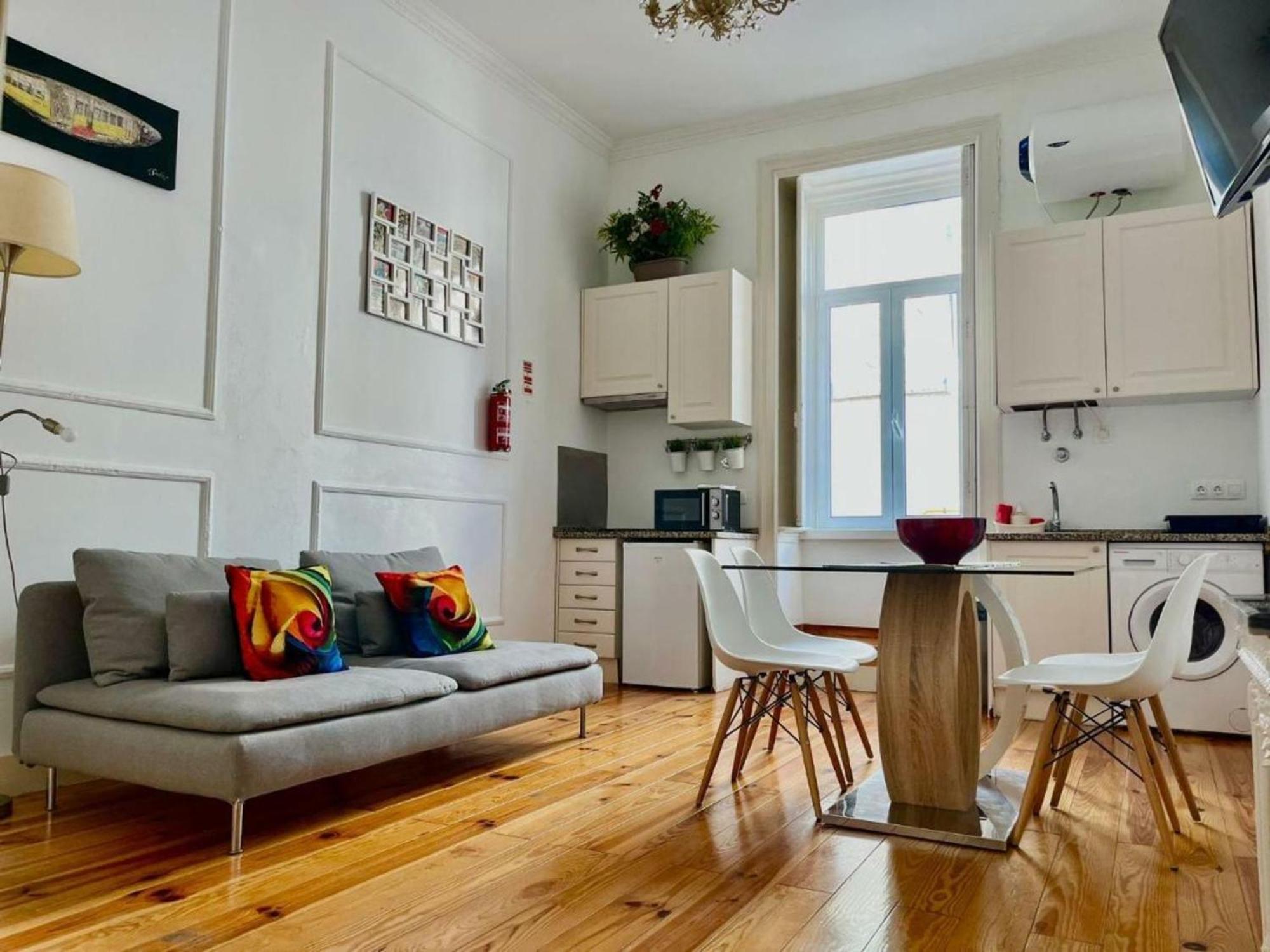 2 Bedroom Located Heart Of