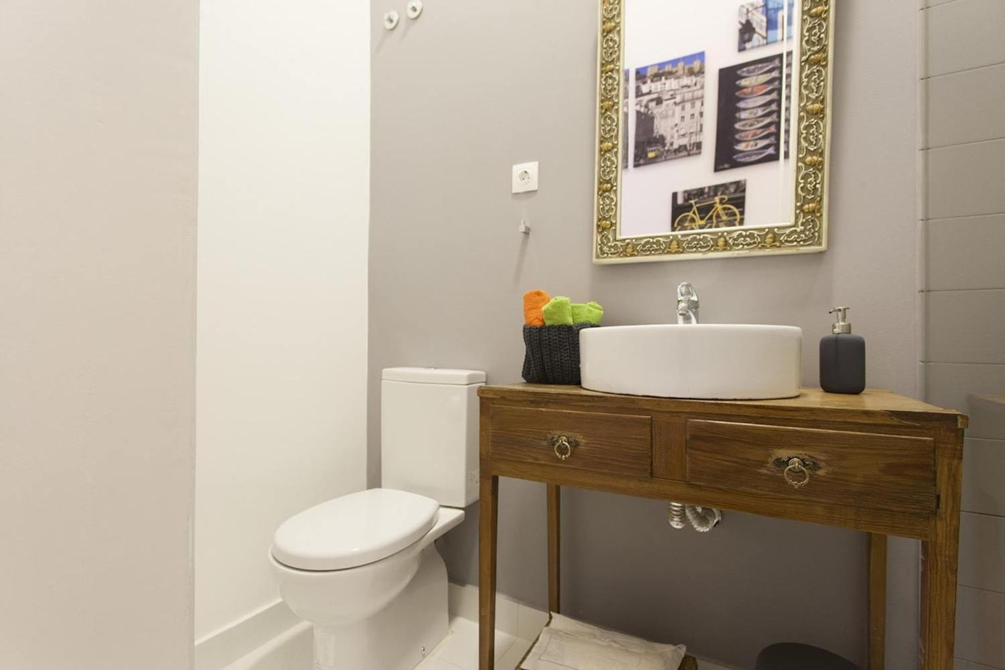 2 Bedroom Located Heart Of