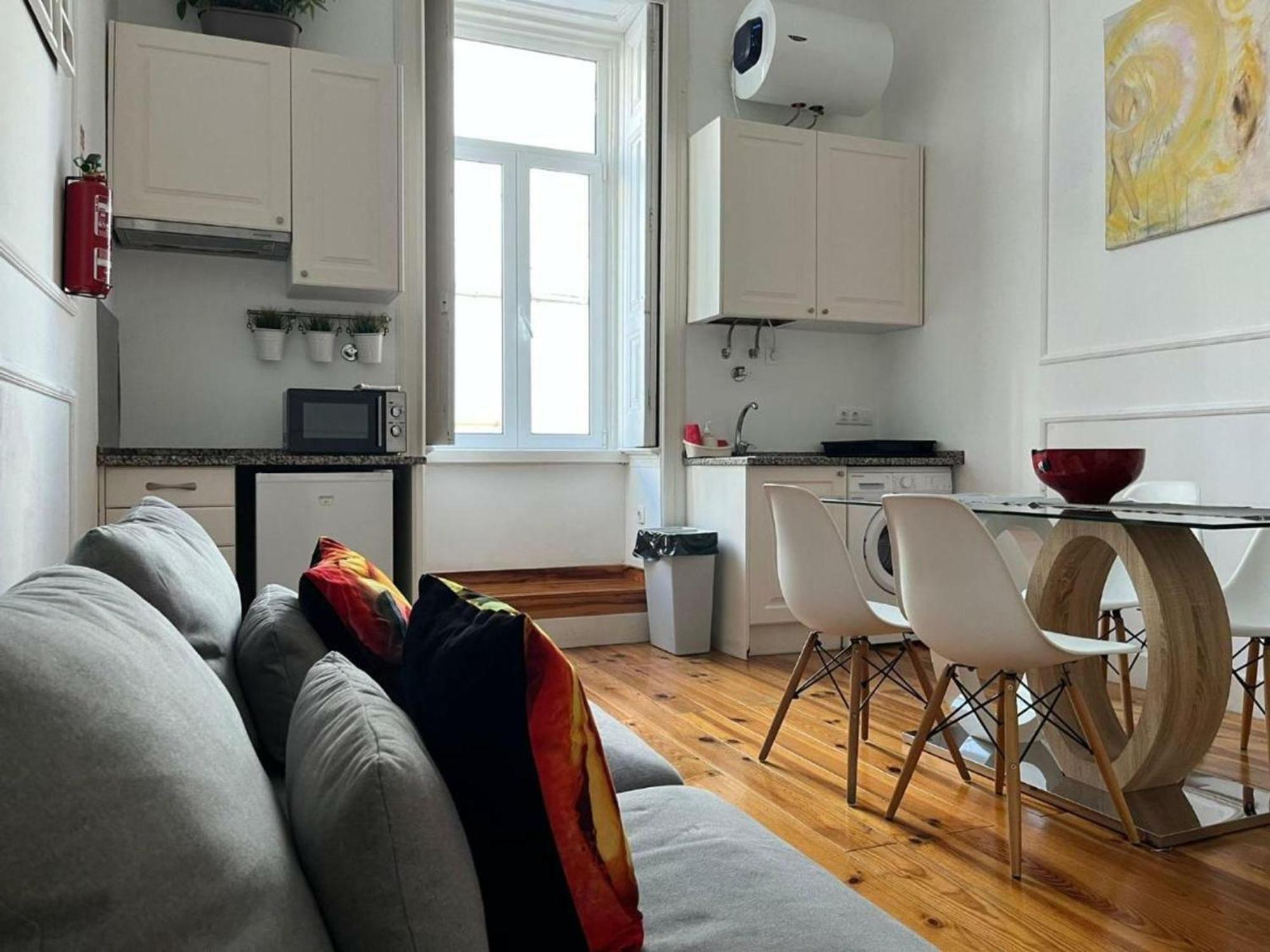 2 Bedroom Located Heart Of * Lisboa